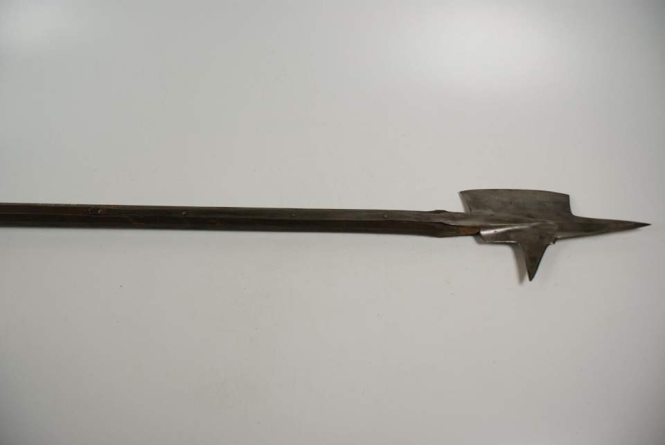 Halbarte, Hellebarde, Stangenwaffe