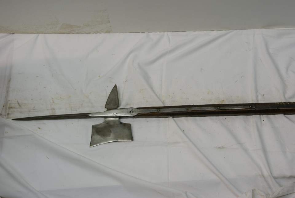 Halbarte, Hellebarde, Stangenwaffe