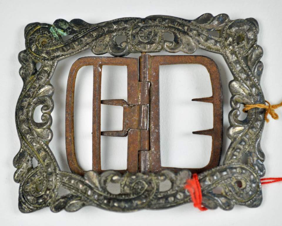 Grösser geschnittene Schnalle, Silber