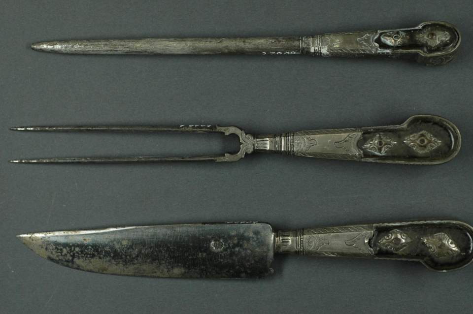 Messer, Gabel und Stahl, Besteck