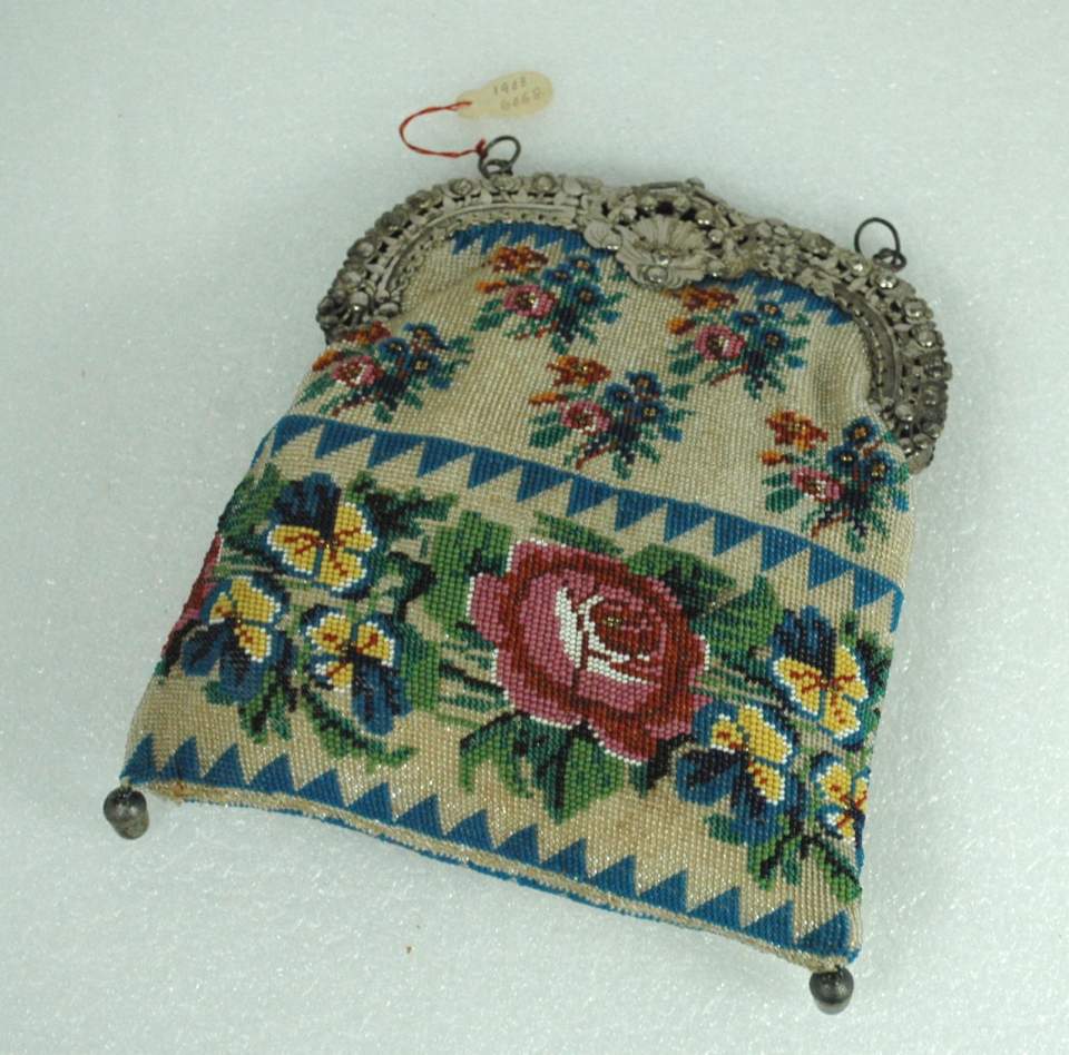 Ridicule, Handtasche
