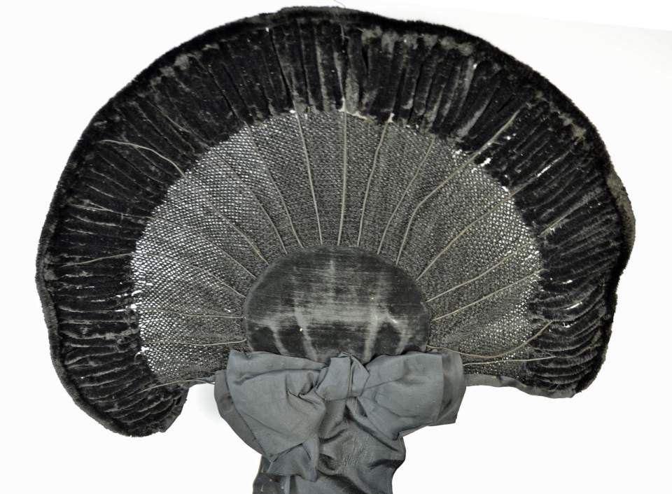 Radhaube aus dem St.Galler Fürstenland, Chenillehaube, Schnellhaube, Trachtenhaube