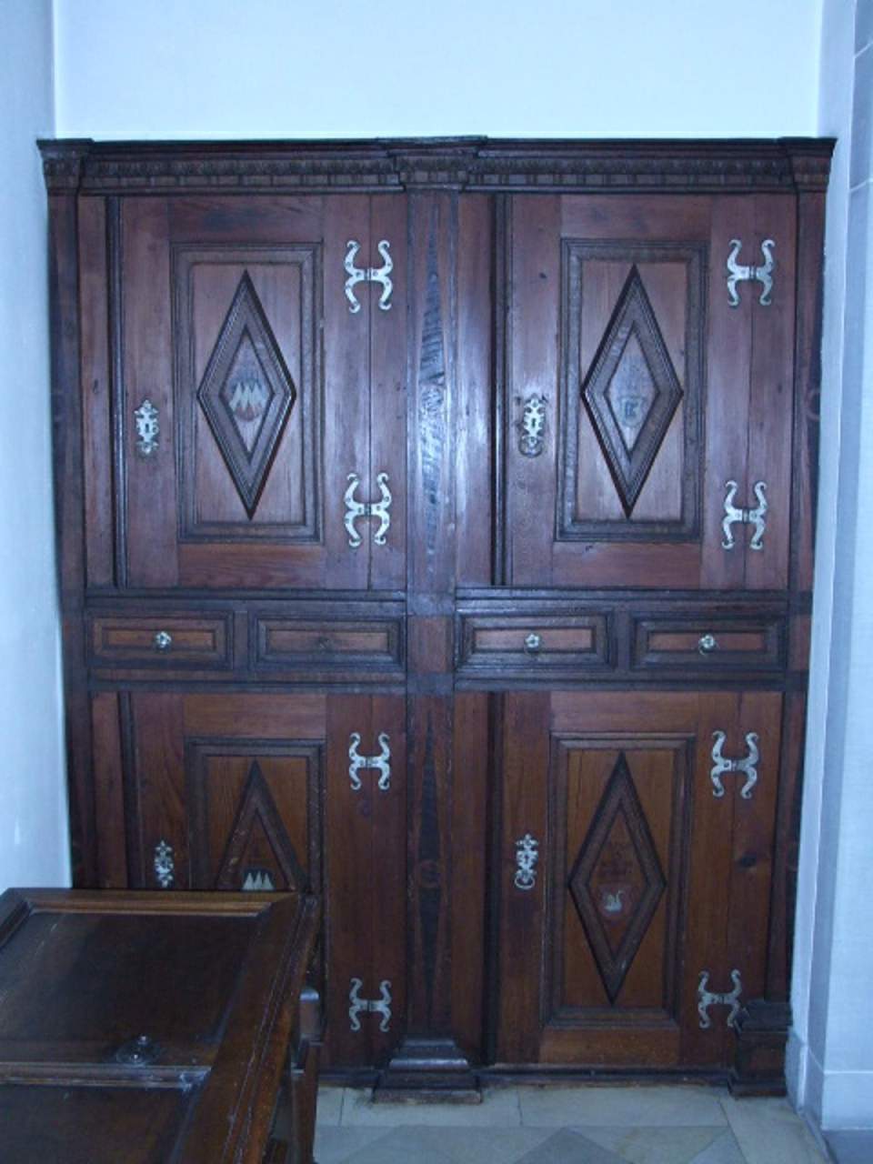 Schrank 4-türig