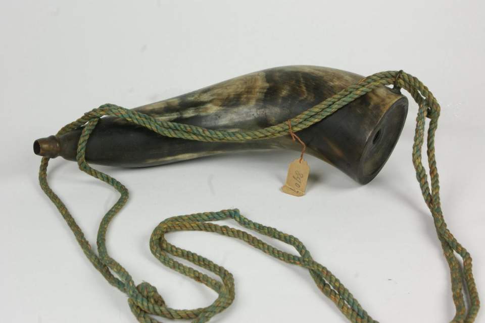Pulverflasche oder Pulverhorn