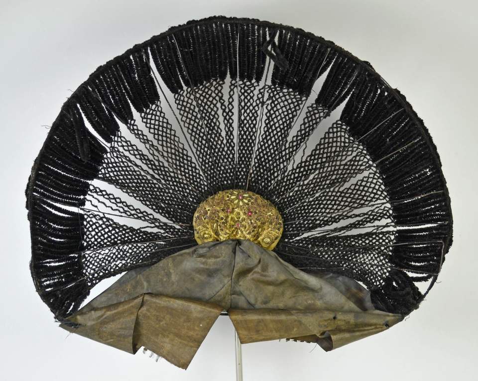 Schwarze Chenille-Radhaube; Fürstenland SG, 1840 - 1860, Trachtenhaube