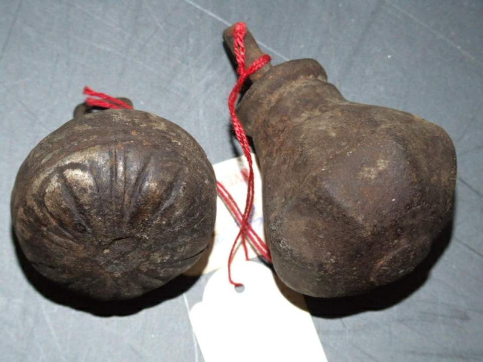 Schwertknäufe, 12 Stücke