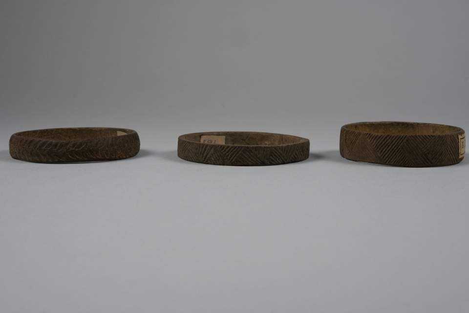 3 Armringe aus Kokosnuss