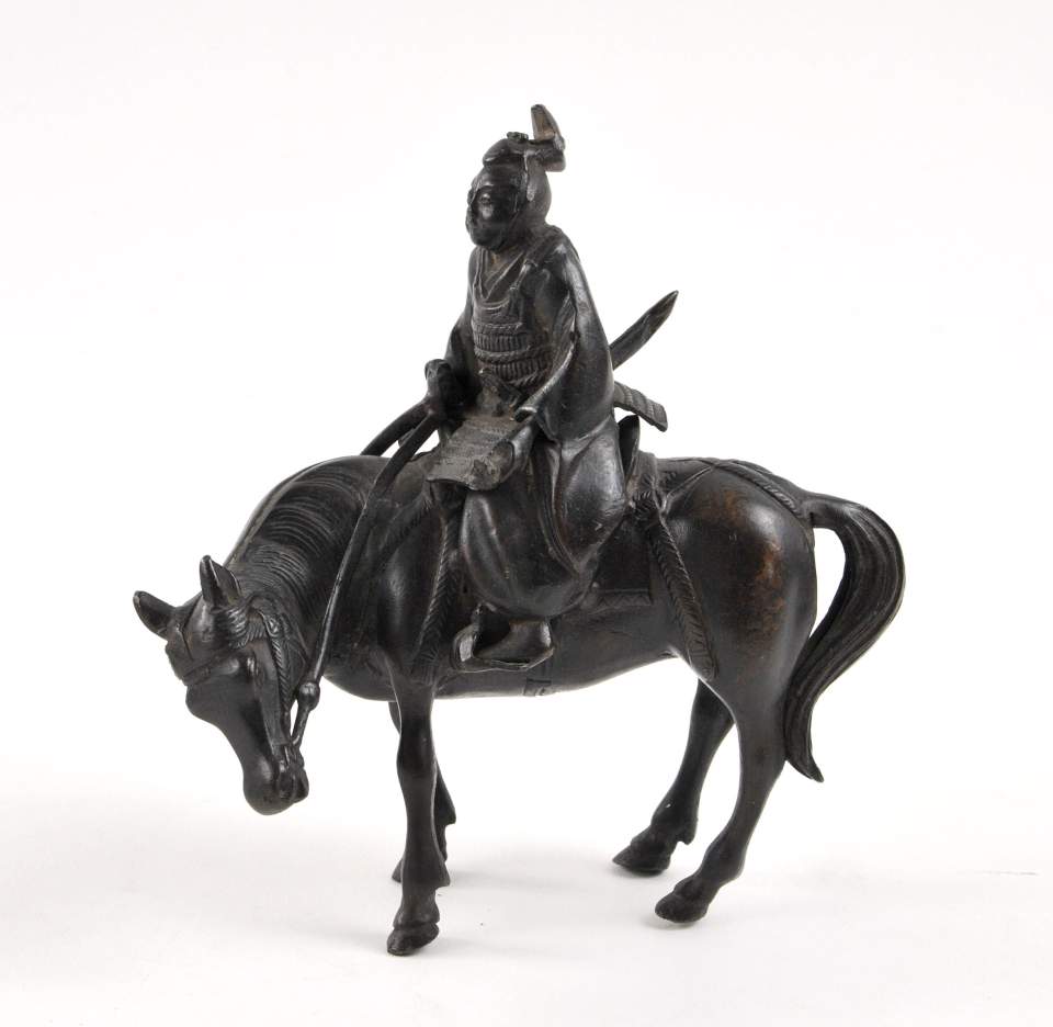 Holzfigur: Samurai zu Pferd