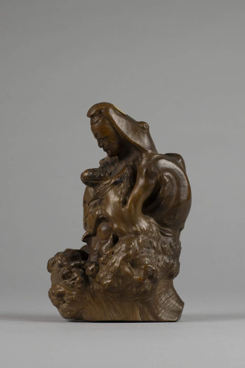 Weibliche Figur mit Kind