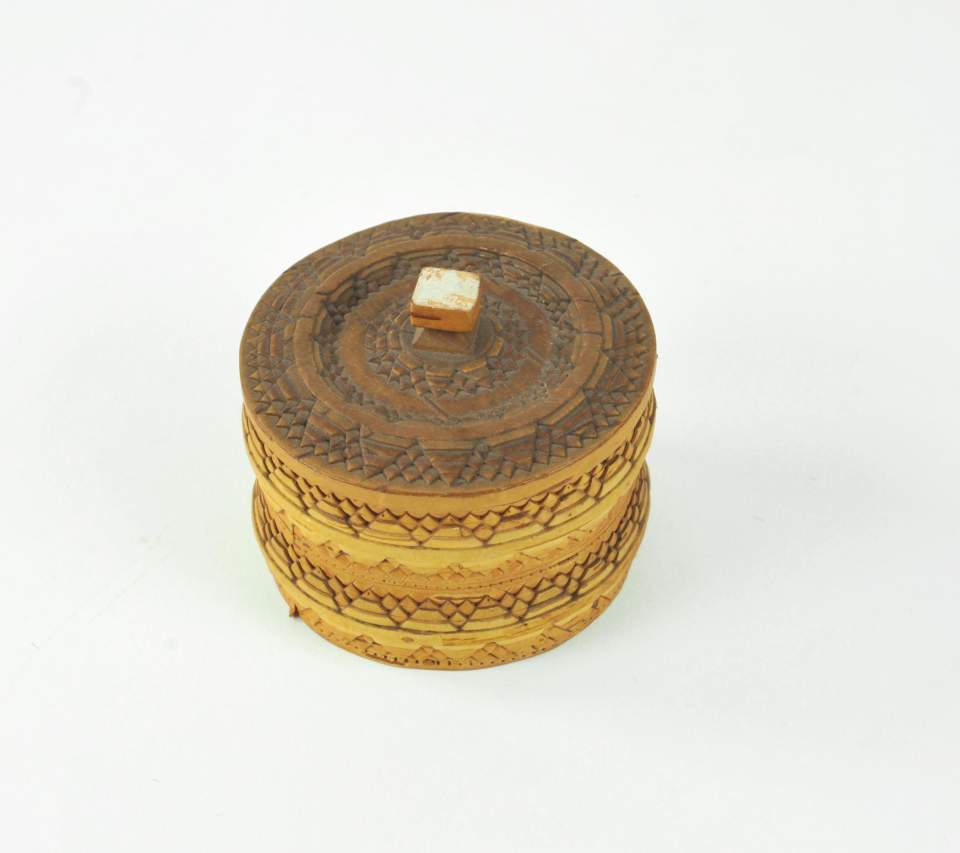 Holzdose mit Deckel