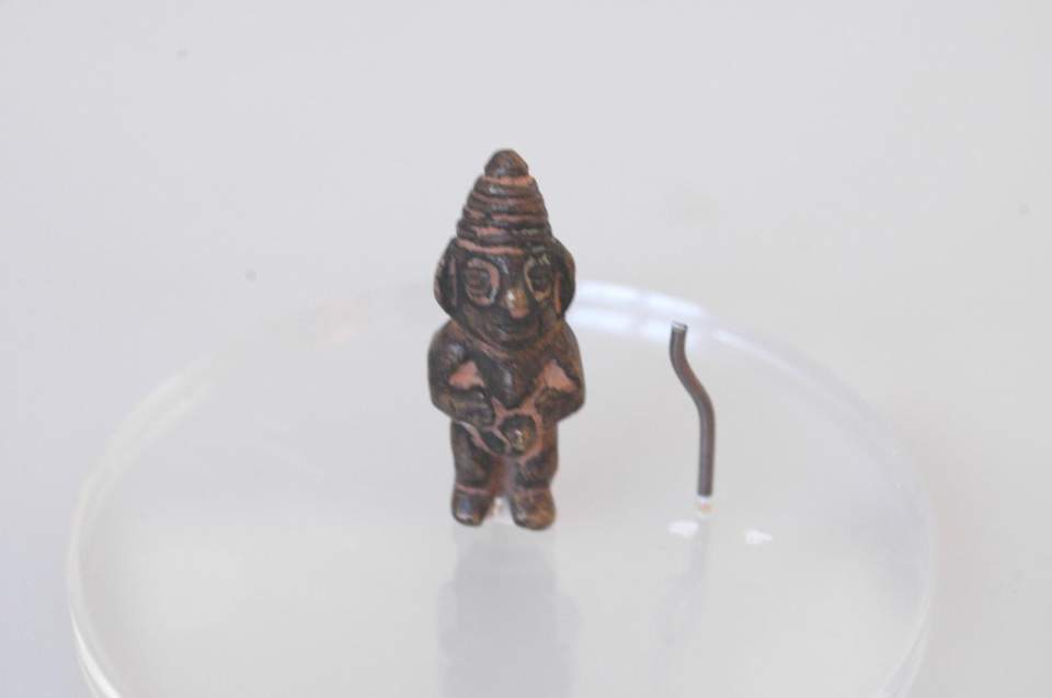 Figur-Idol stehender Mann mit hohem Hut