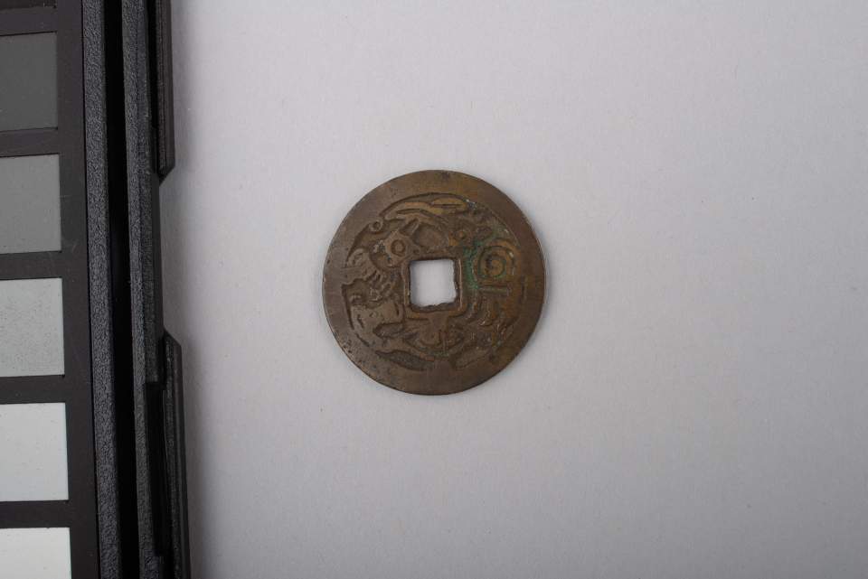 Amulett-Münze rund, gelocht