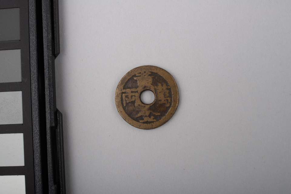 Amulett-Münze rund,gelocht