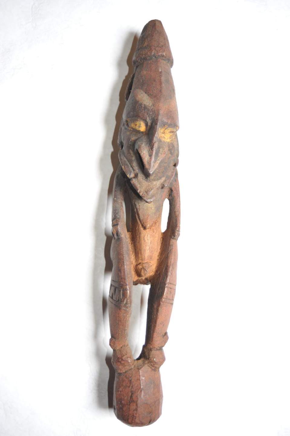 stehende männliche Figur