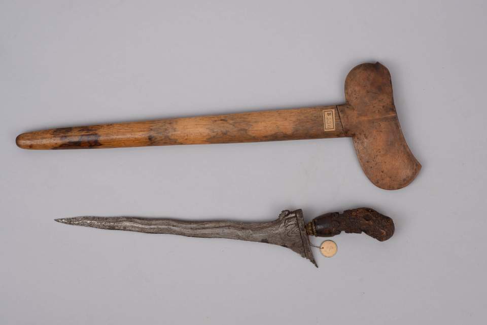 Keris mit Scheide