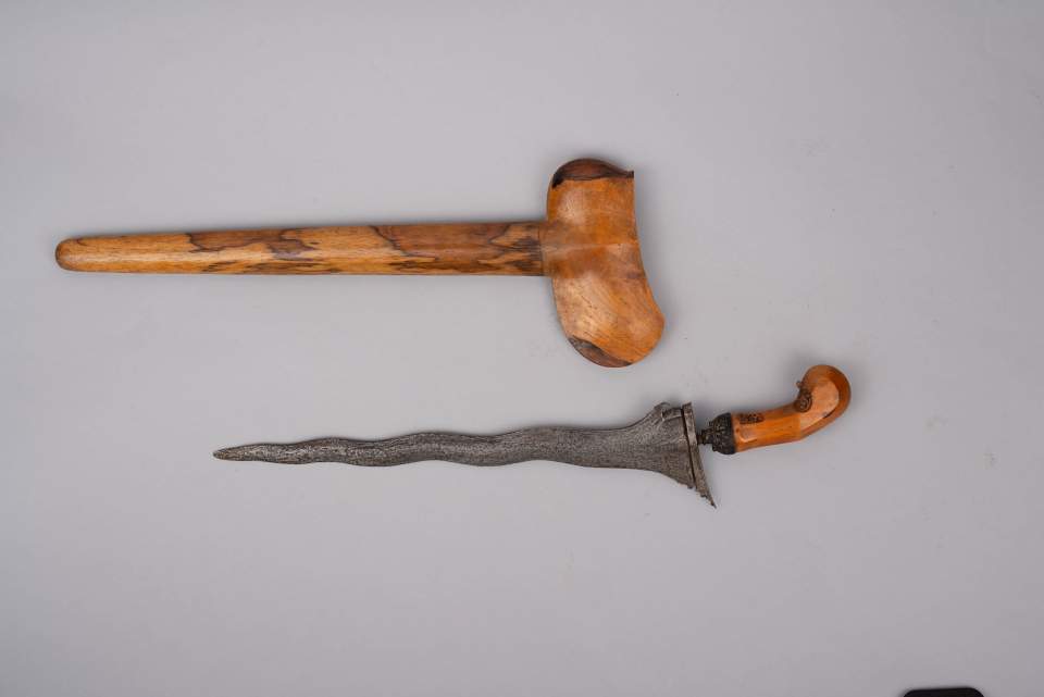 Keris mit Scheide, Dolch