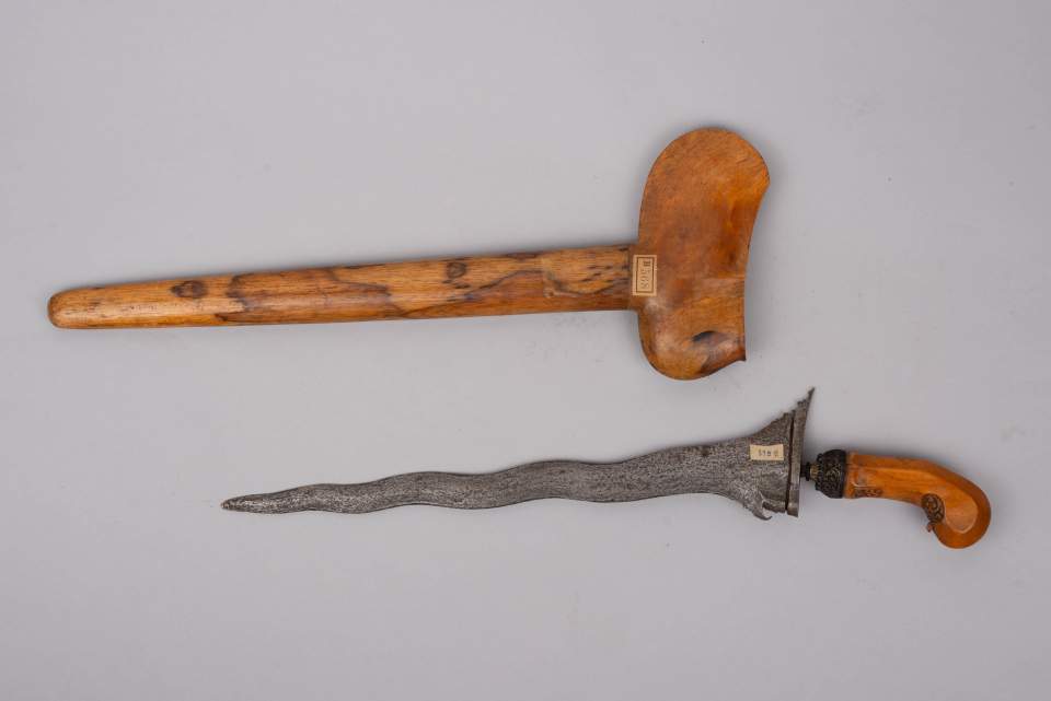 Keris mit Scheide, Dolch