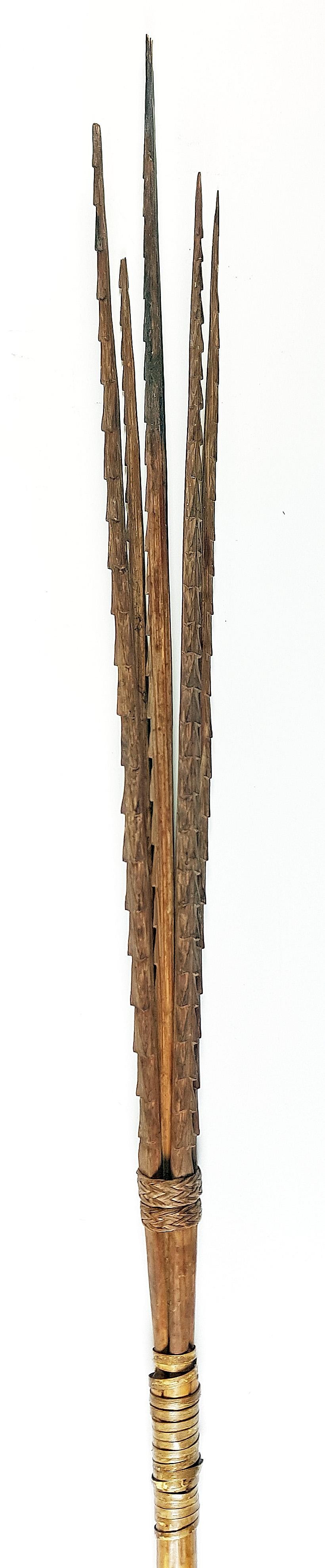 Lanze mit 5 Holzspitzen samt Widerhacken, Fischspeer