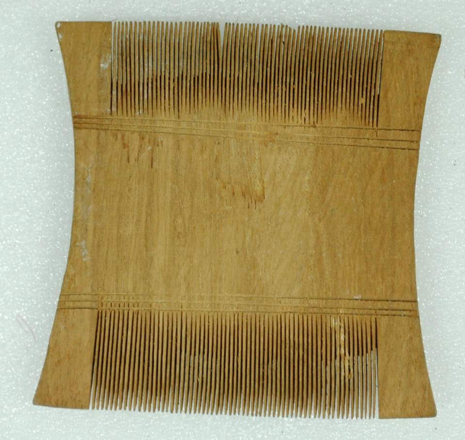 1 Kamm aus Holz