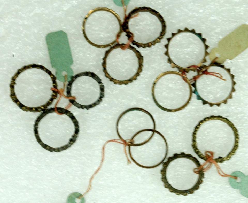 13 Fingerringe, Messing
