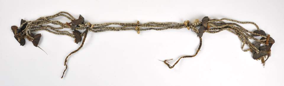 Trauerschmuck (Stirnband ?)