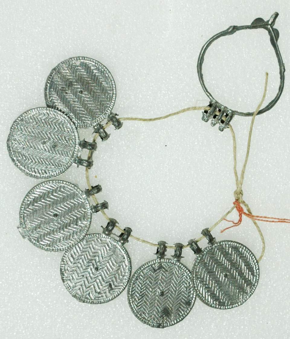 Halsschmuck mit Amulett
