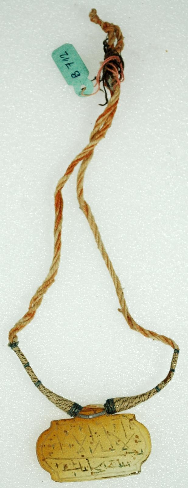 Halsschmuck mit Amulett