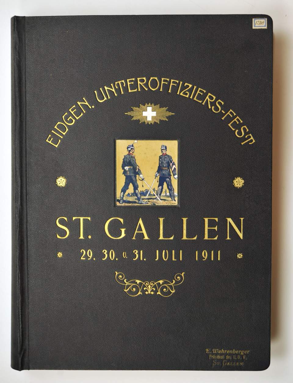 Buch gebunden, mit Dokumenten, Fotos und Erinnerungszeichen