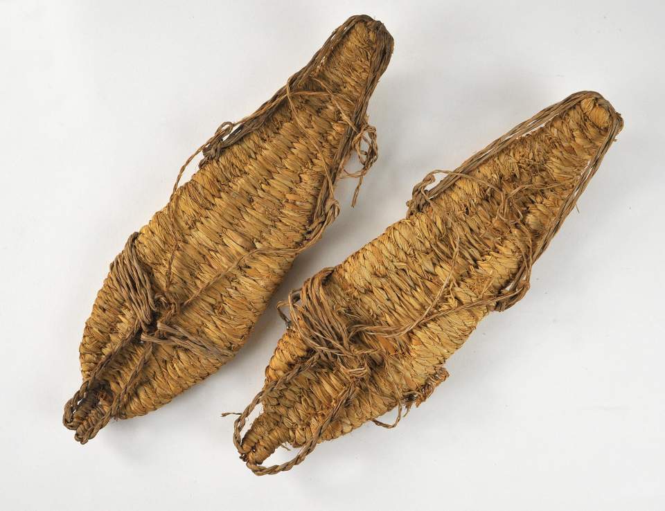 1 Paar Strohsandalen