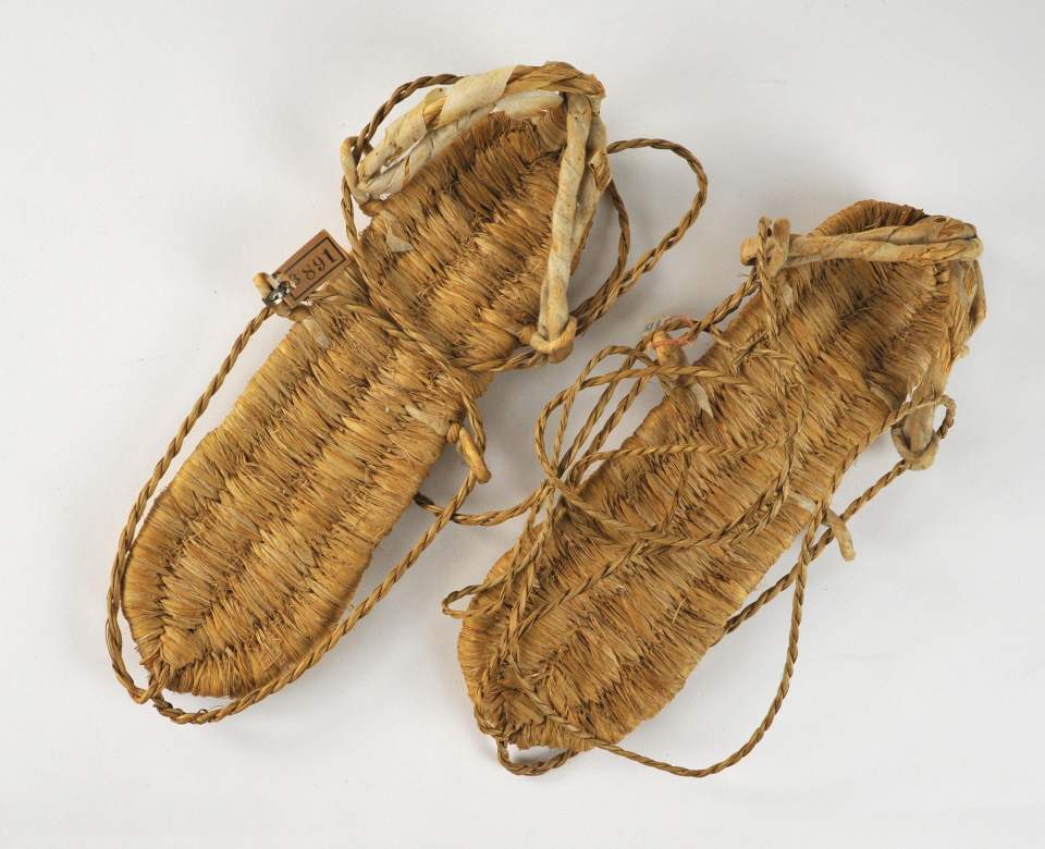 1 Paar Strohsandalen