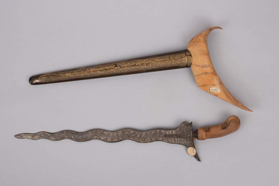 Keris mit Scheide, Dolch