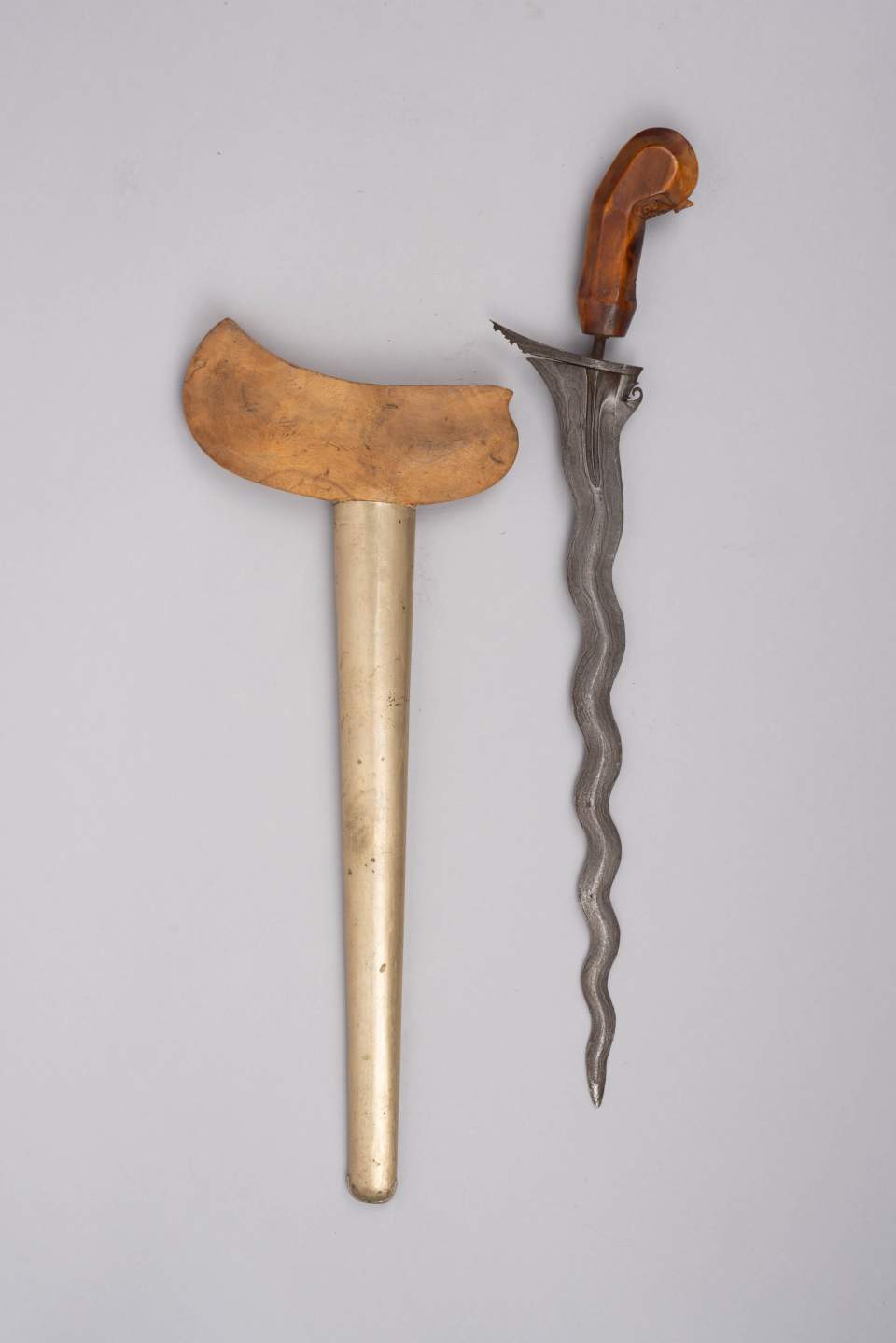 Keris mit Scheide, Dolch