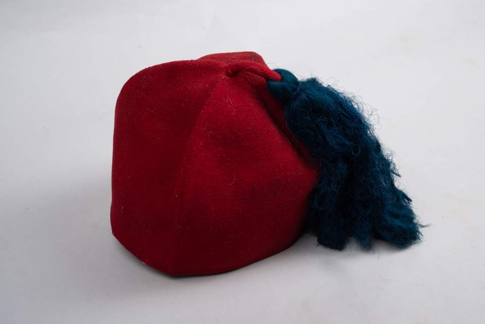 1 Fez, rot