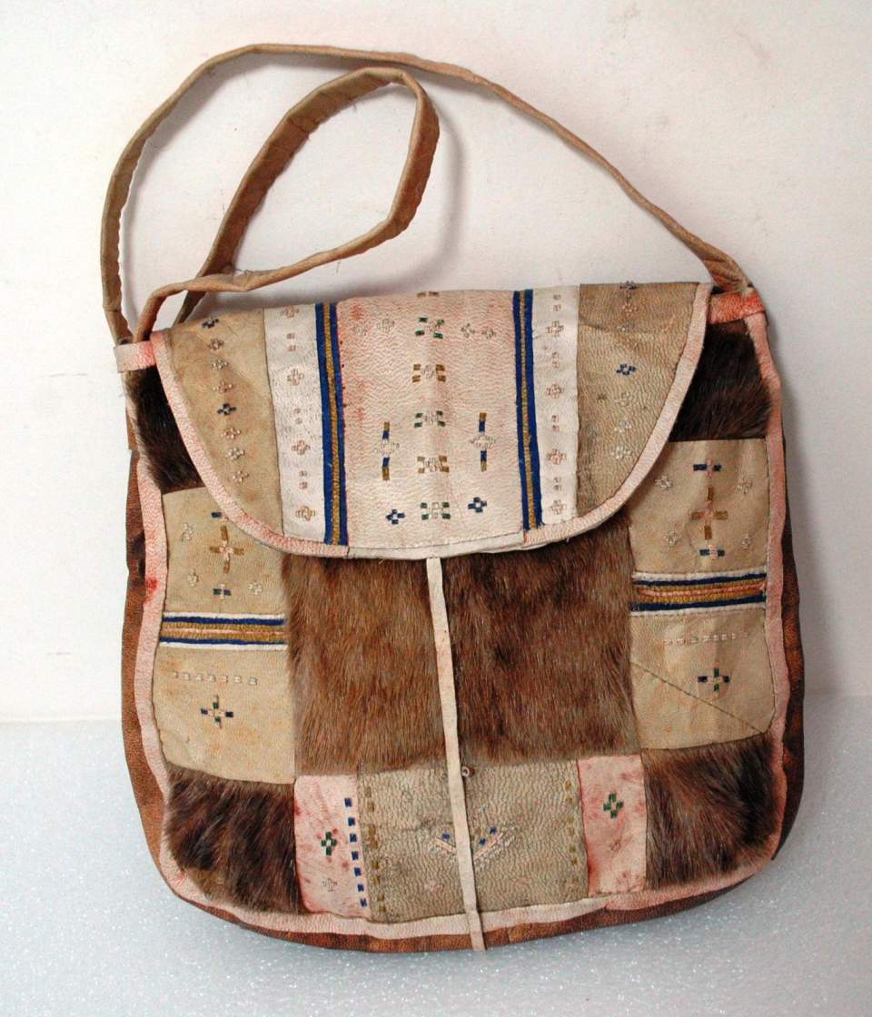 Flache Tragtasche mit Klappe