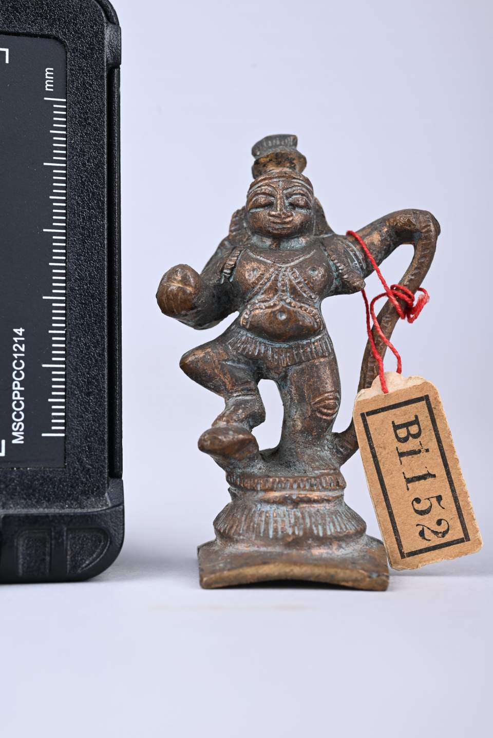 Kleine Götterfigur, Krishna mit Kalya