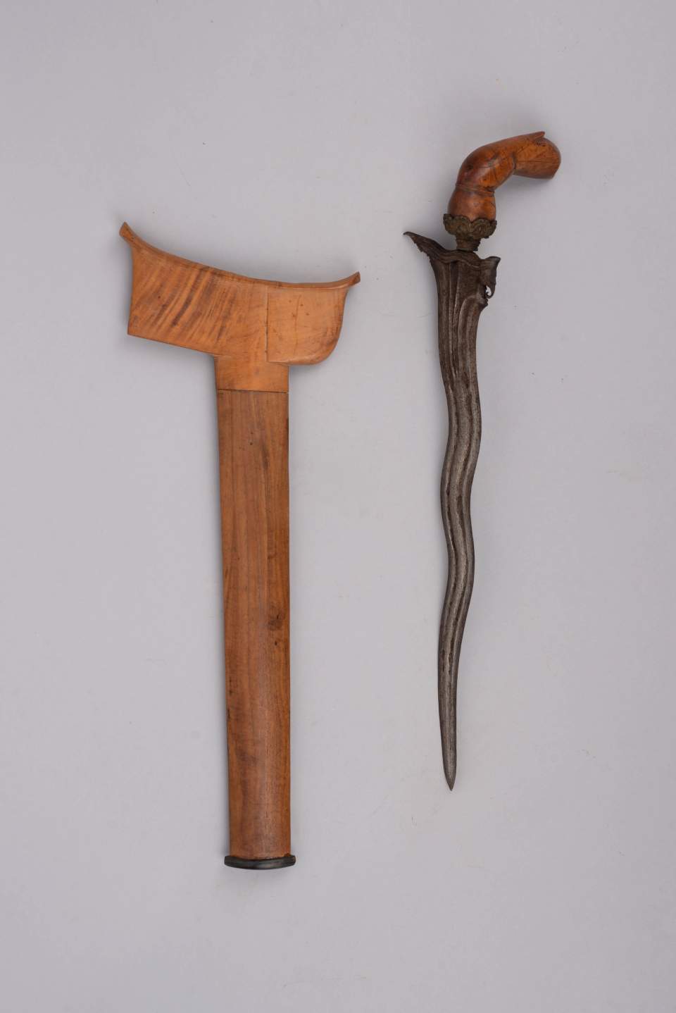 Keris mit Scheide, Dolch