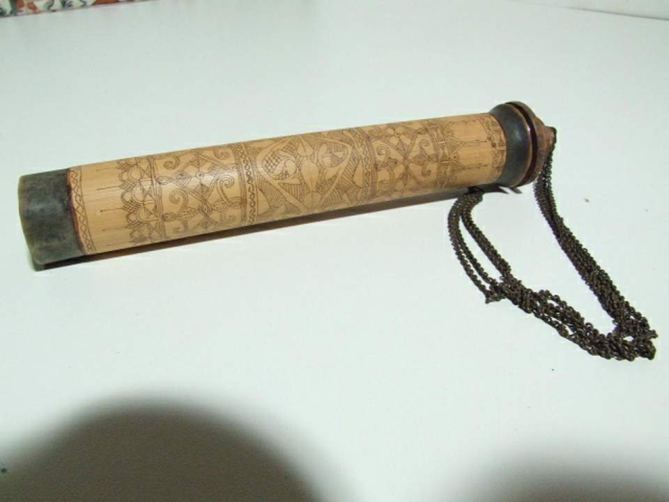 Behälter für Kalk (Sirih) und Tabak