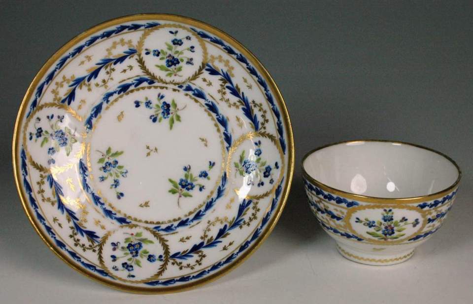 Tee-Tasse, Koppchen mit Untertasse