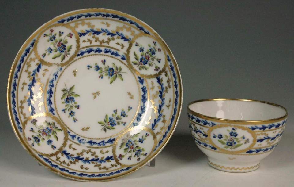 Tee-Tasse, Koppchen mit Untertasse