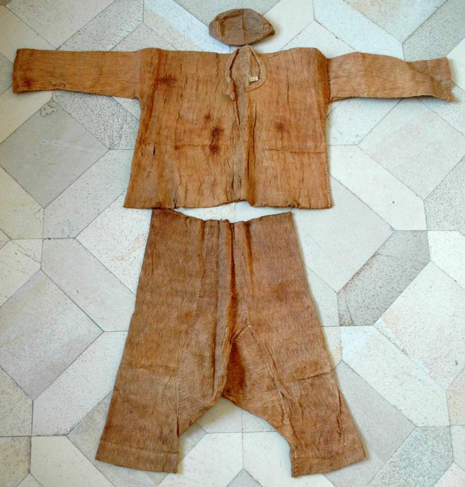 Kleidung von Baumrinde