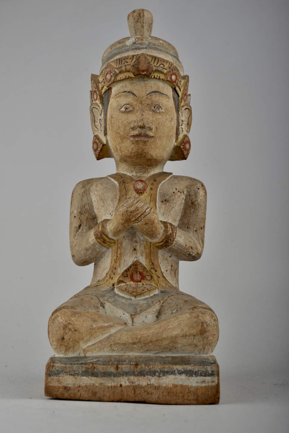 Hockende Figur