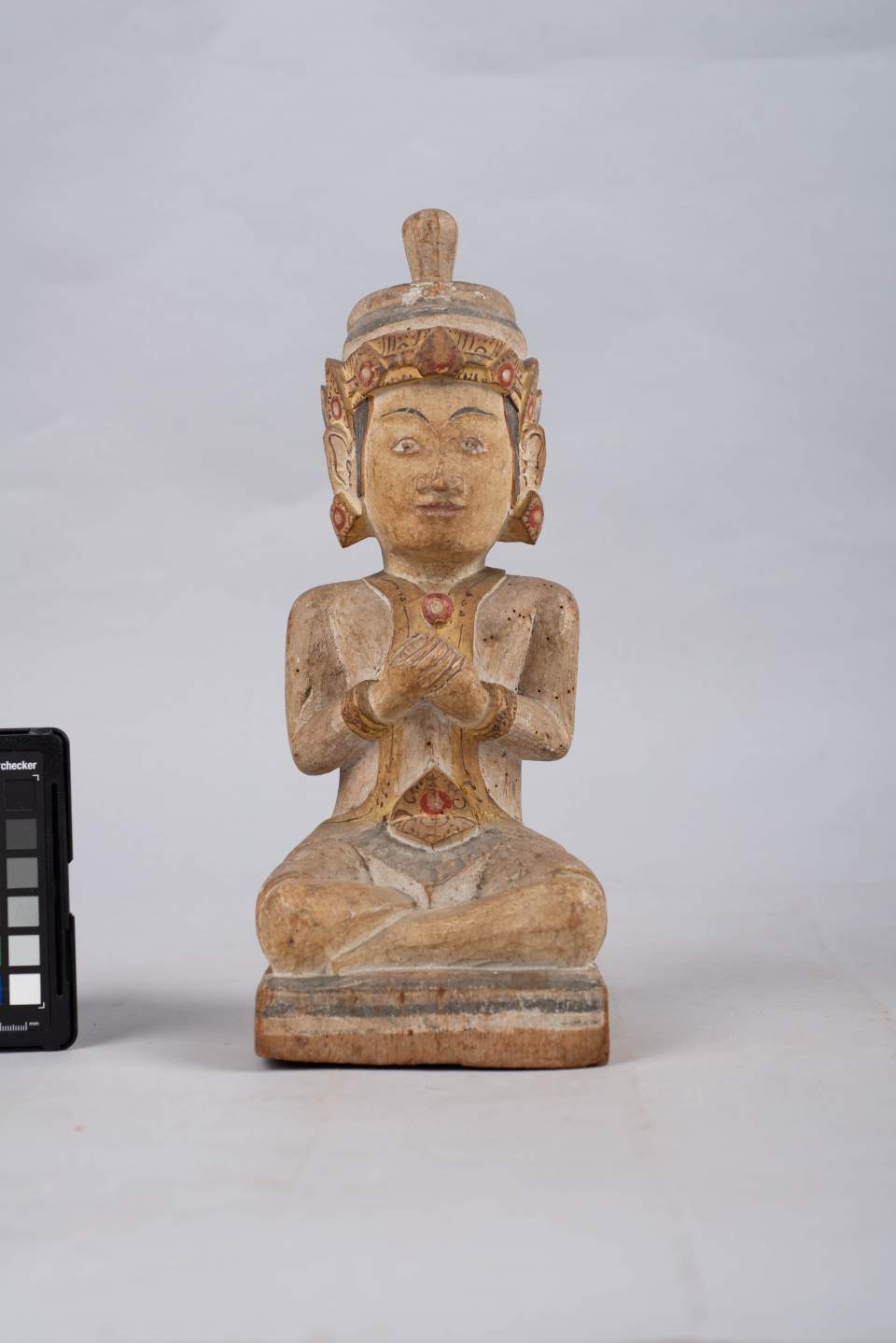 Hockende Figur