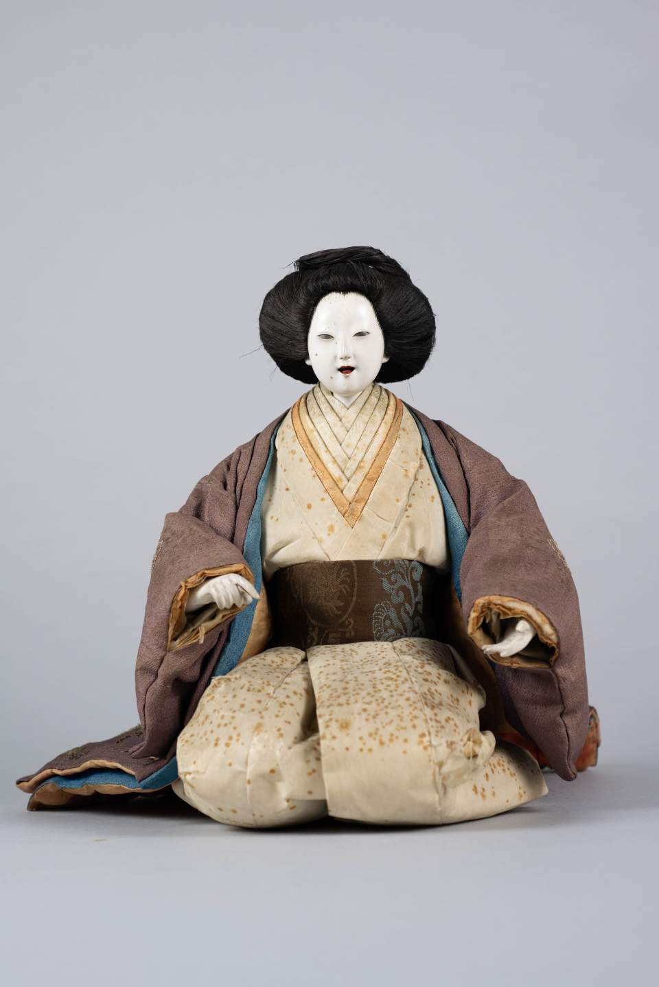 knieende Kostümfigur, Frau eines Daimyo
