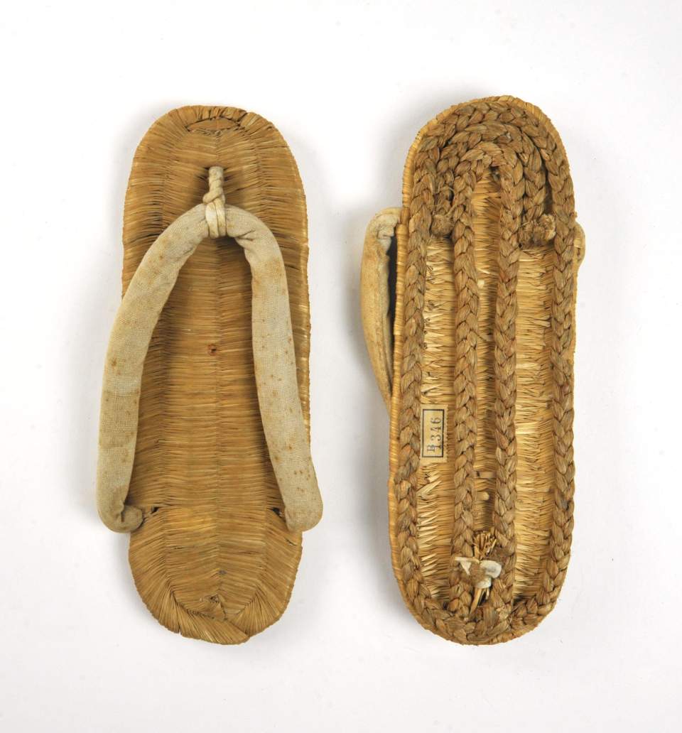 1 Paar Sandalen = Waraji