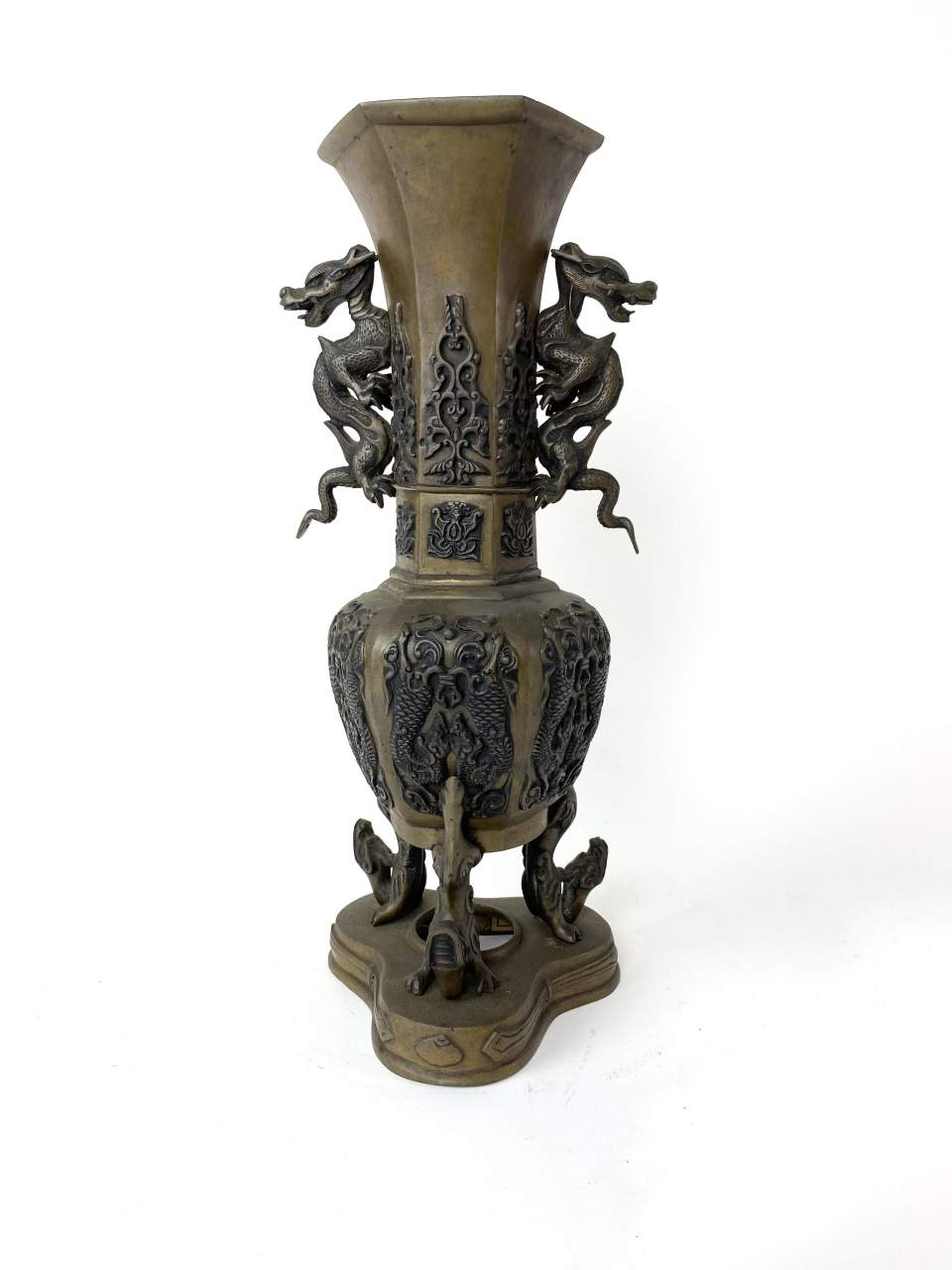 Bronze Vase mit Drachenmuster