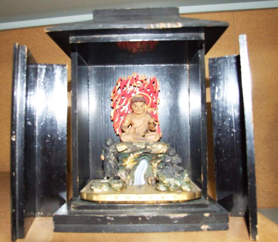 "Zushi"-Schrein, Götterkasten