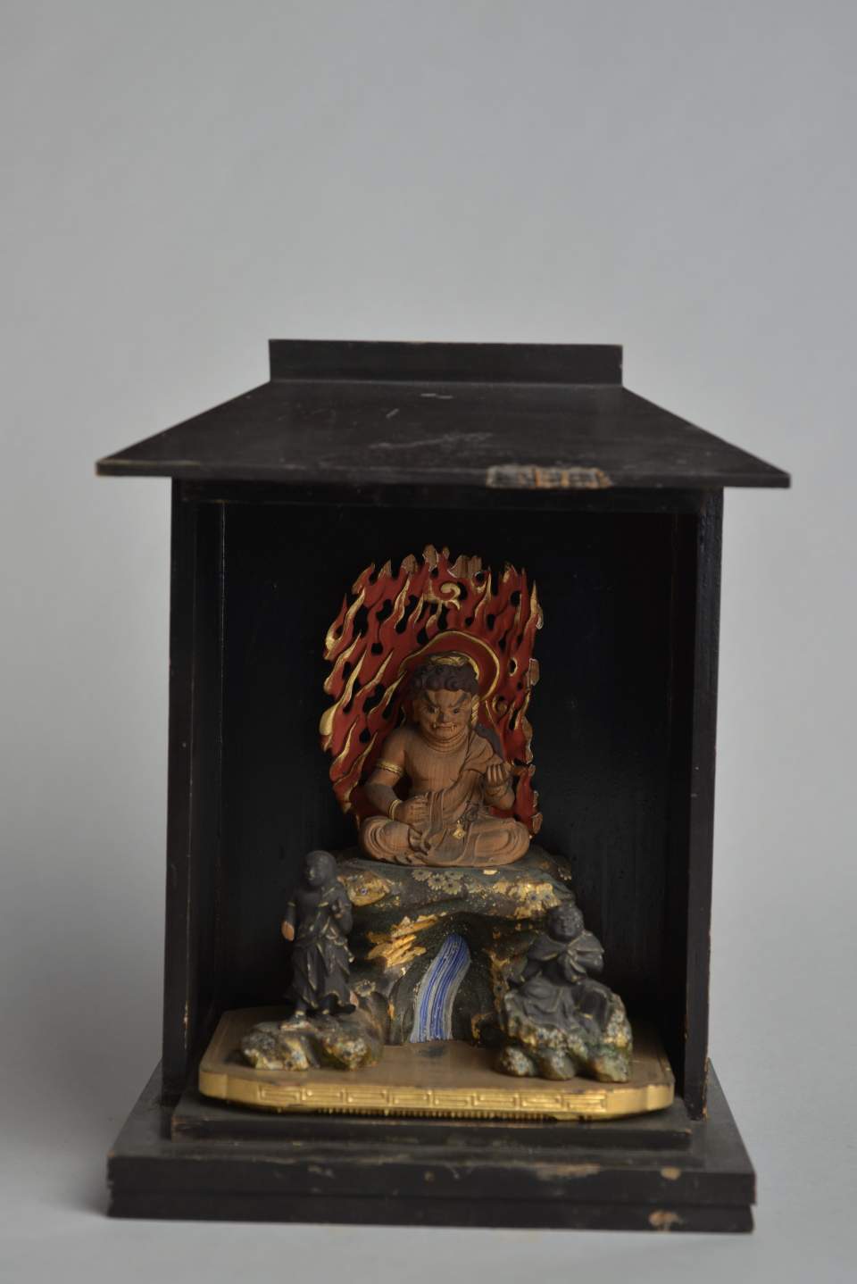 "Zushi"-Schrein, Götterkasten
