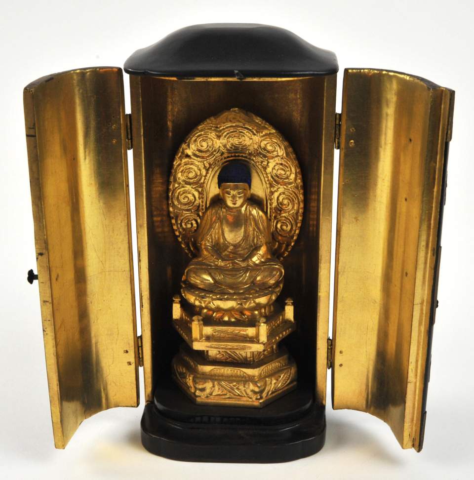 Schrein mit Buddha-Statuette