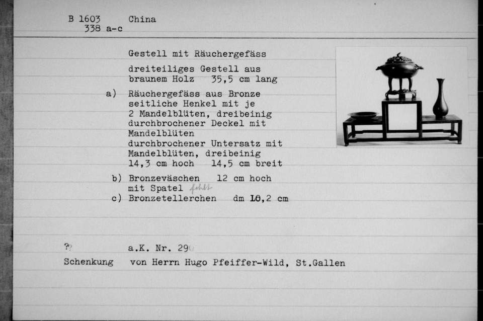 Gestell mit Räuchergefäss