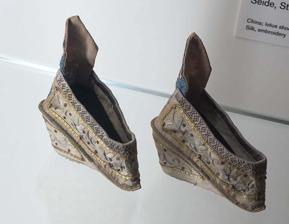 1 Paar Miniaturschuhe für Frauen